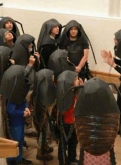 potret kocak hal berbau kecoak (instagram.com/disturbingzone)