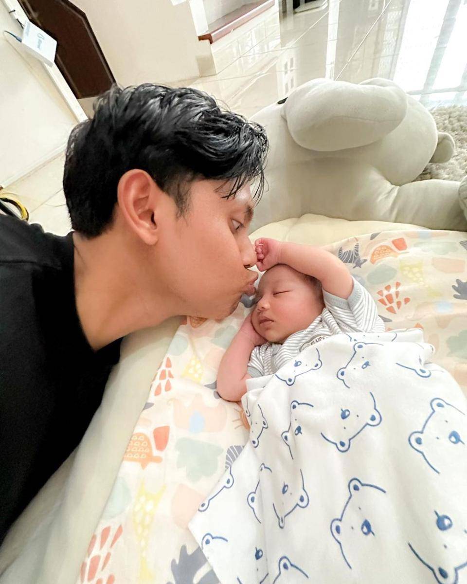 potret Ibnu momong baby Alva (instagram.com/ibnuwardani/)