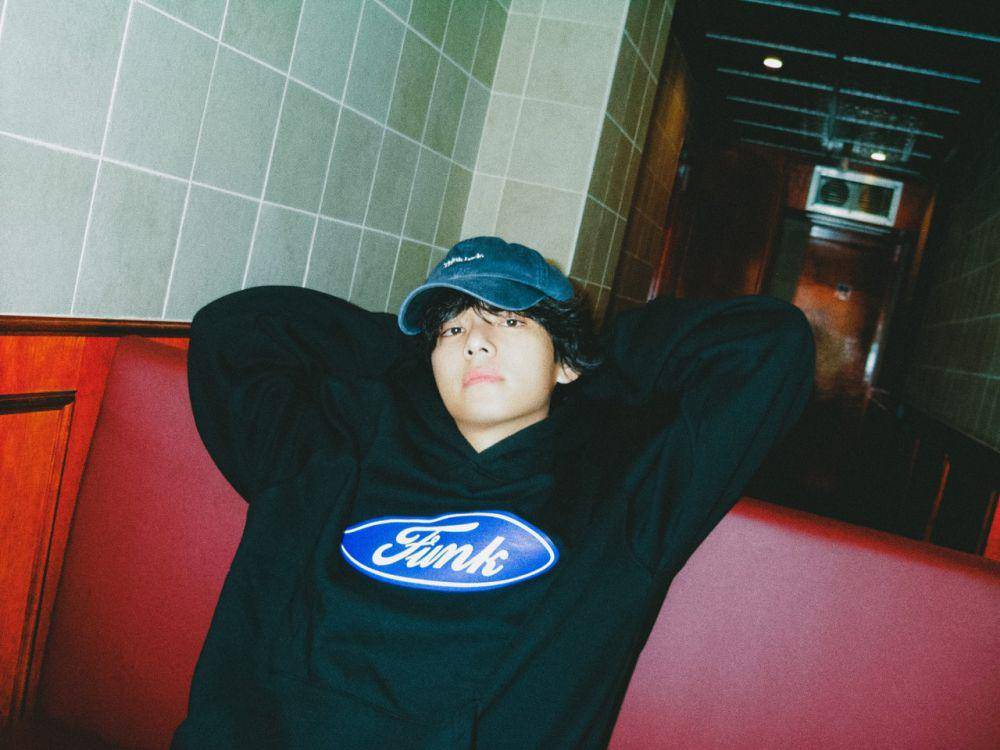 V BTS (weverse.io/bts)