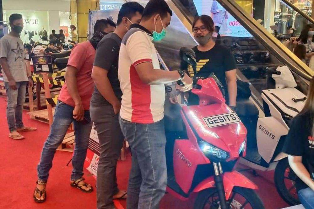 KALEIDOSKOP: Utak-atik Kebijakan Mendorong Motor Listrik