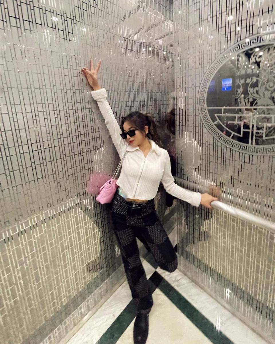OOTD kekinian ala Putri Anjani (instagram.com/anjanyjrw)