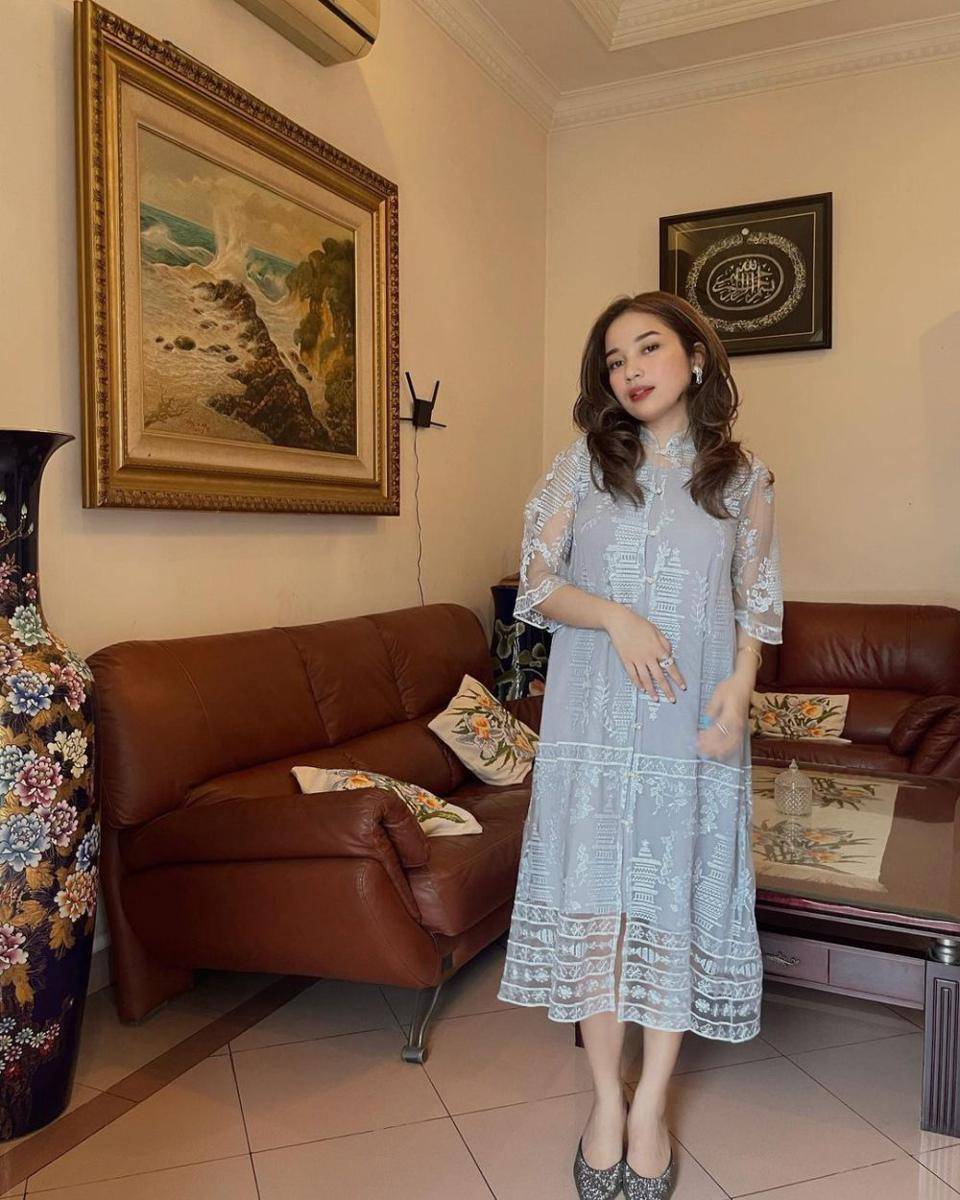 OOTD kekinian ala Putri Anjani (instagram.com/anjanyjrw)