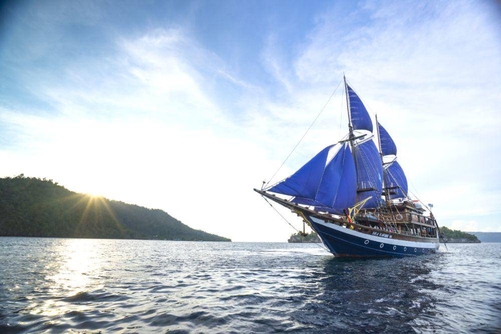 Kapal Pinisi (kemenparekraf.go.id)