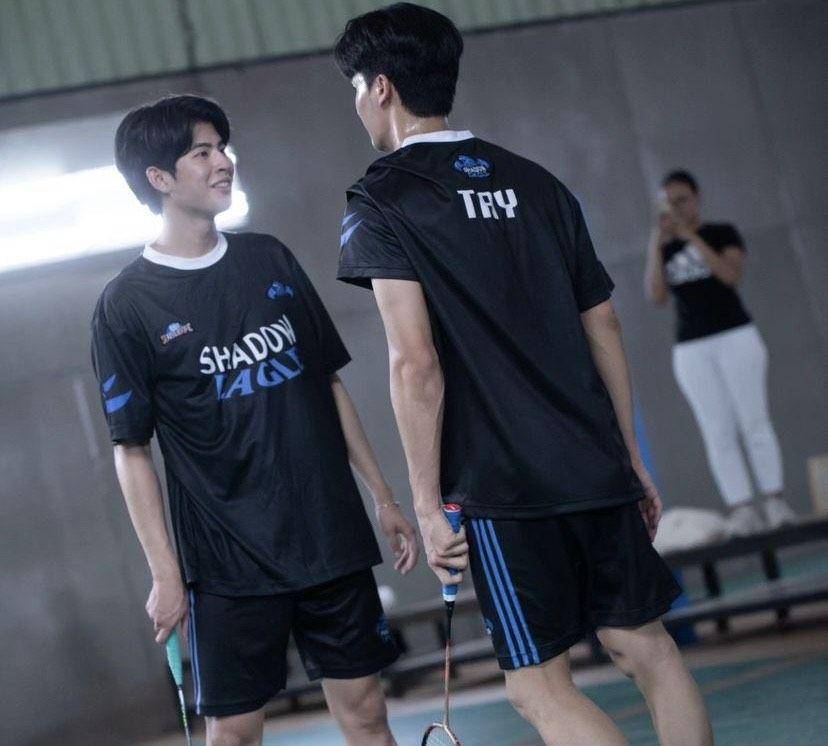 Tay Tawan main bulu tangkis (instagram.com/tawan_v)