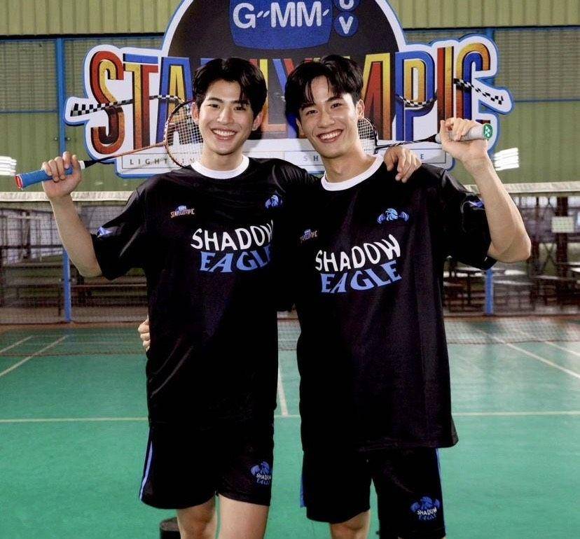 Tay Tawan main bulu tangkis (instagram.com/tawan_v)