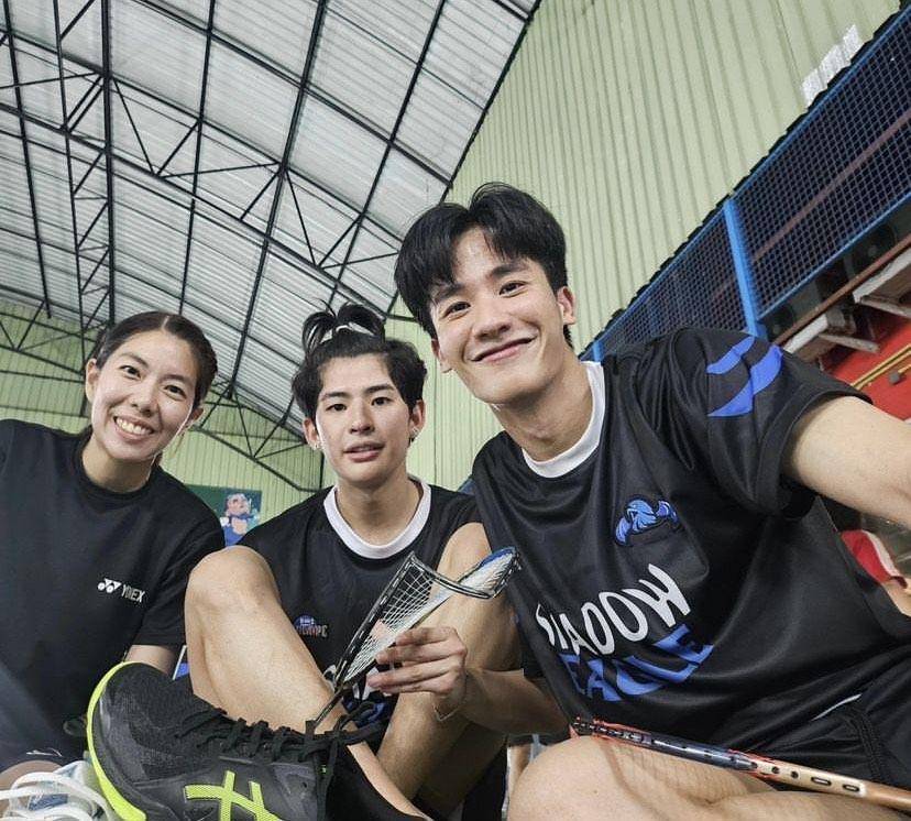 Tay Tawan main bulu tangkis (instagram.com/tawan_v)