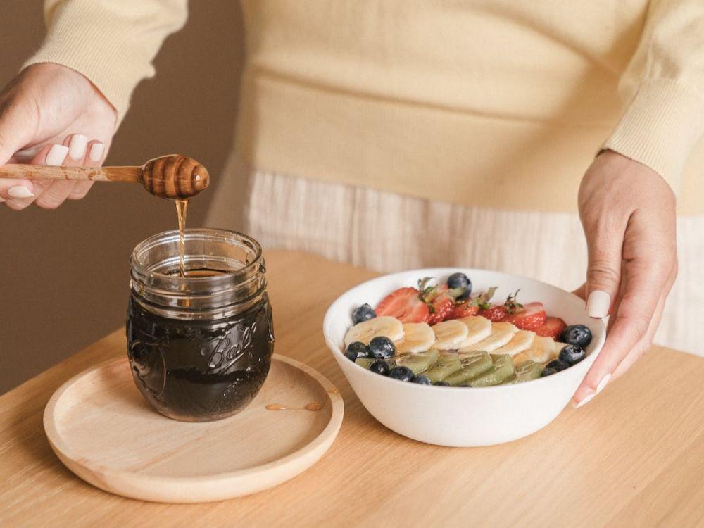 10 Inspirasi Menu Sarapan dari Madu, Manisnya Bikin Semangat