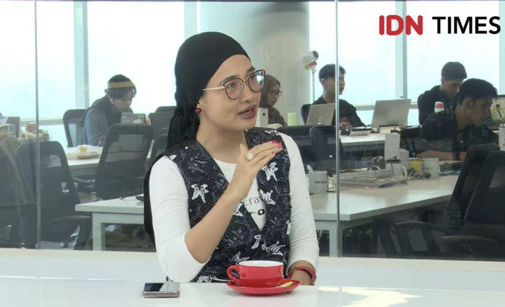 Penulis dan Novelis Okky Madasari (YouTube/IDN Times)