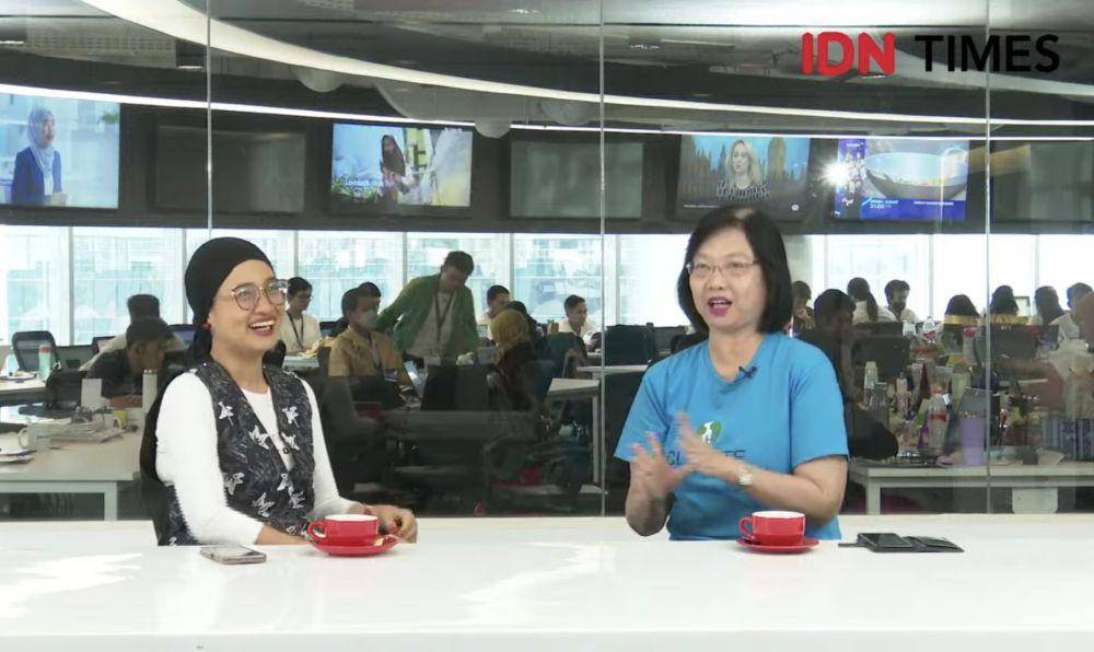 Penulis dan Novelis Okky Madasari (YouTube/IDN Times)