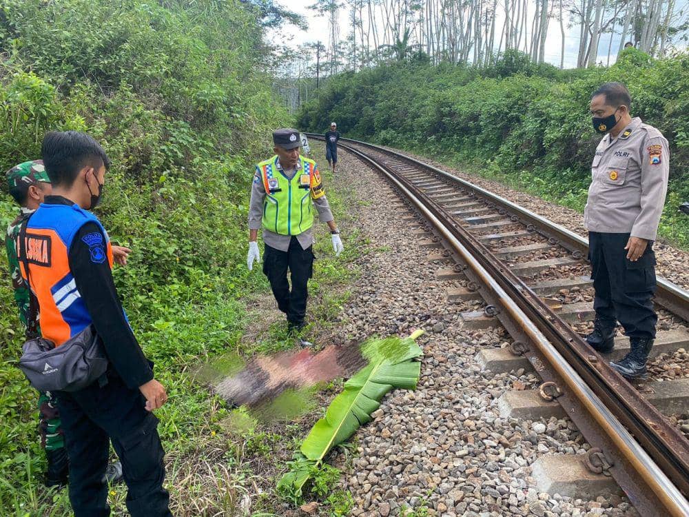 Warga Pasuruan Tewas Tersambar Kereta Api di Malang