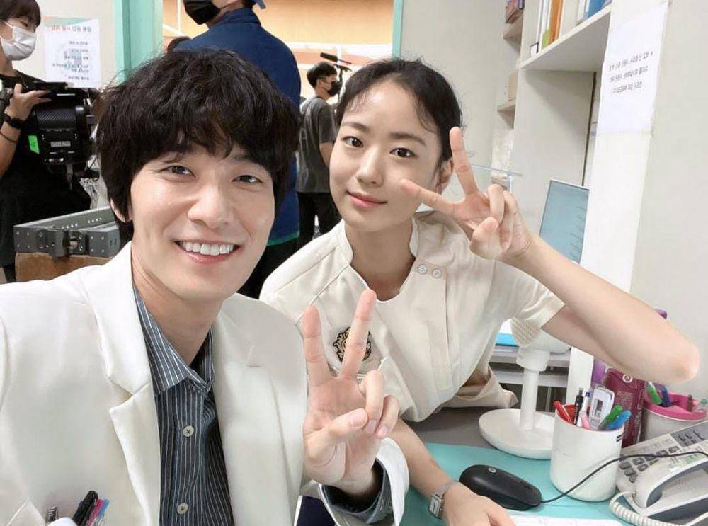 Chang Ryul dan Lee E Dam di drama Daily Dose of Sunshine (instagram.com/ryul_chang)