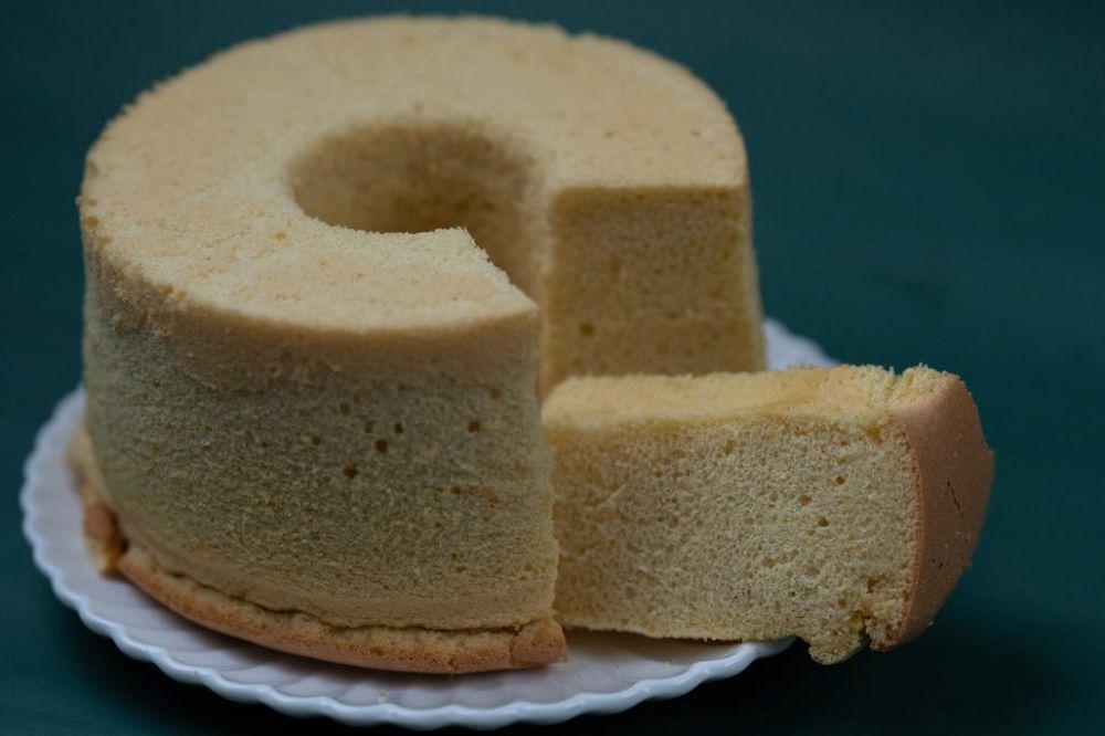 5 Tips Kunci Memanggang Chiffon Cake agar Tak Kempis atau Bantat