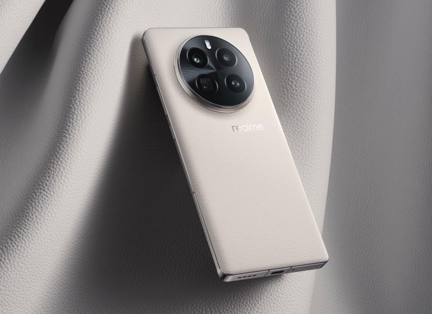 punggung realme GT5 Pro warna cahaya bulan putih berbahan kulit sintesis (realme.com)