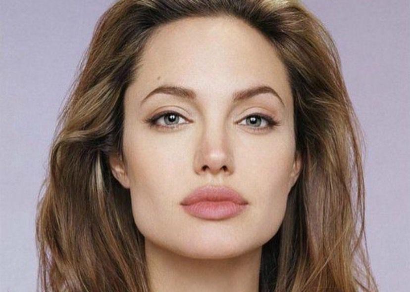 Angelina Jolie Rencana Tinggalkan Hollywood, Kenapa?
