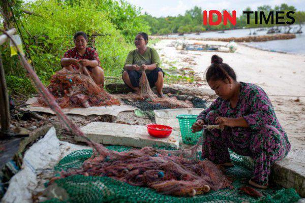 Masyarakat Kampung Tua Pasir Panjang Rempang saat beraktivitas (IDN Times / Putra Gema Pamungkas)
