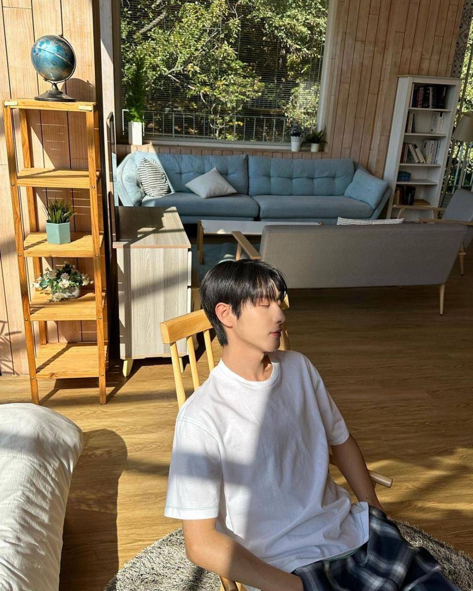t-shirt ala Renjun NCT DREAM (instagram.com/yellow_3to3)