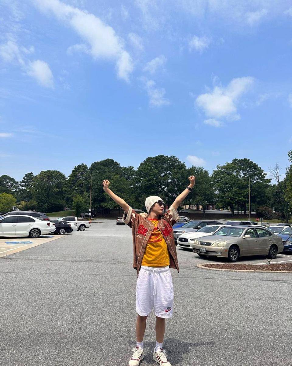 t-shirt ala Renjun NCT DREAM (instagram.com/yellow_3to3)