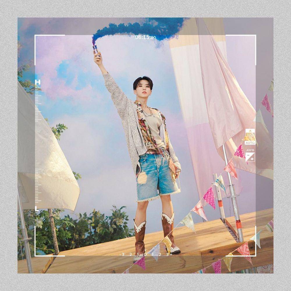 short denim jeans ala Hoshi SEVENTEEN (instagram.com/saythename_17)