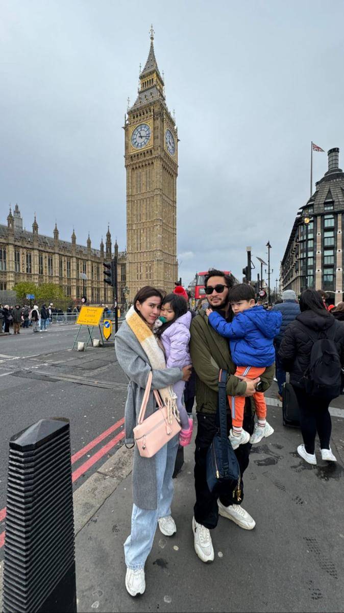 potret keluarga Syahnaz Sadiqah di London (instagram.com/syahnazs)
