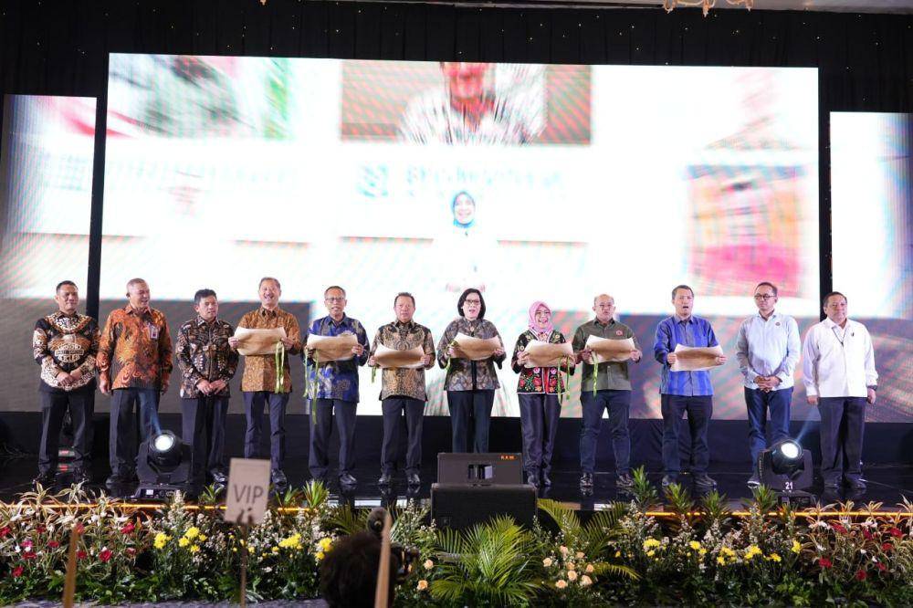 BPJS Kesehatan memberikan Penghargaan Anti Kecurangan dan Anti Gratifikasi kepada pemangku kepentingan Program JKN di Jakarta, Kamis (7/12). (dok. BPJS Kesehatan)