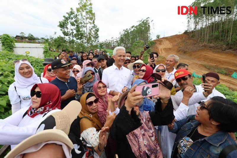 Capres Ganjar Pranowo saat berkunjung ke kawasan KIPP IKN (IDN Times/Ervan)