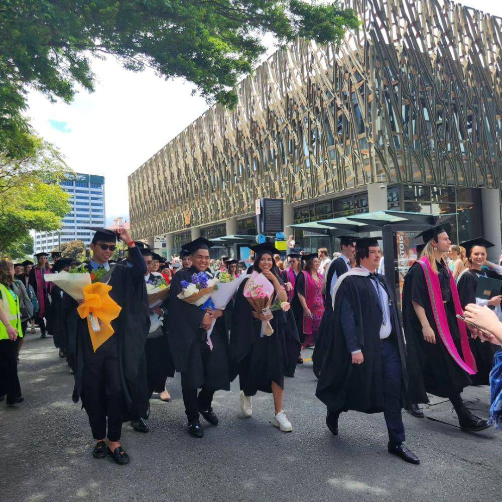 potret wisuda anak Tantowi Yahya (instagram.com/tantowiyahyaofficial)