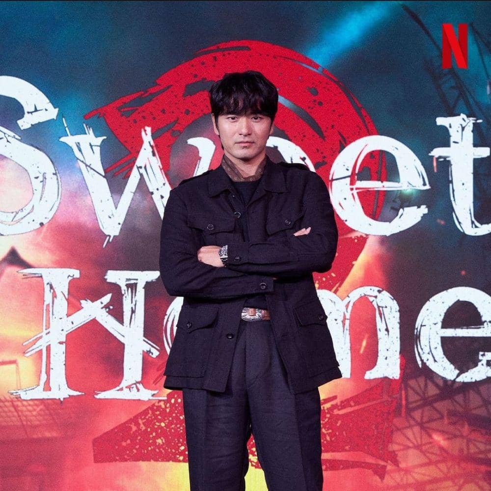 Style Lee Jin Uk saat menghadiri premiere sweet home 2 (instagram.com/jinuk0916)