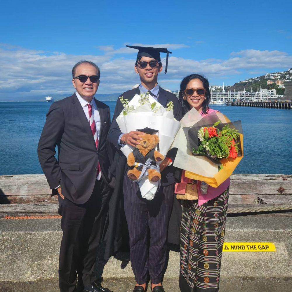 potret wisuda anak Tantowi Yahya (instagram.com/tantowiyahyaofficial)