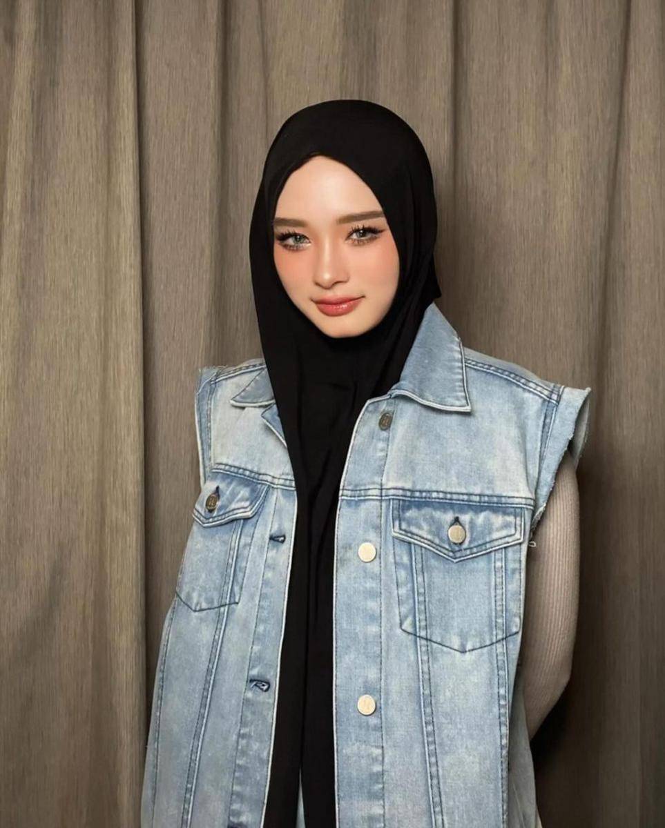 Potret Inara Rusli jadi model fashion show di Makassar (instagram.com/mommy_starla)