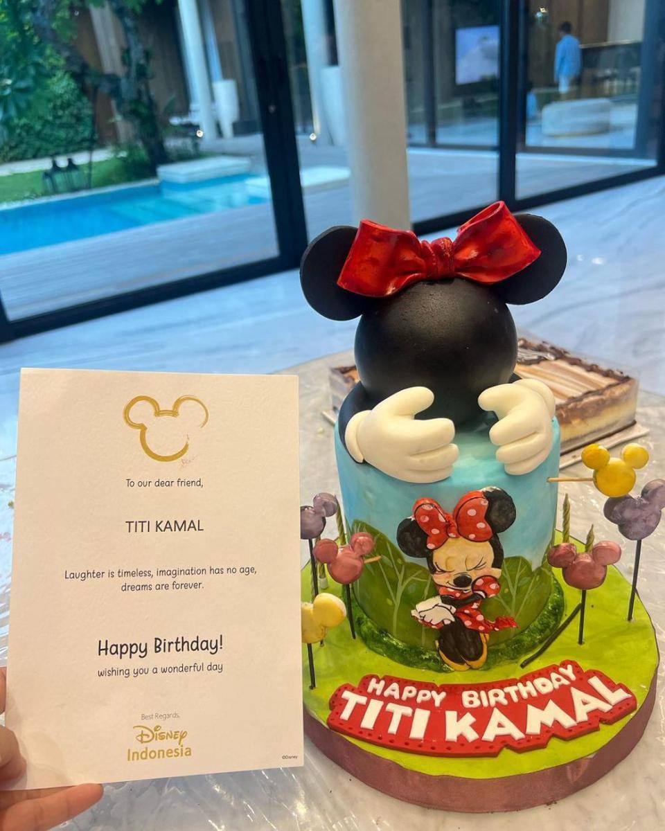 potret hadiah ulang tahun Titi Kamal (instagram.com/titi_kamall)