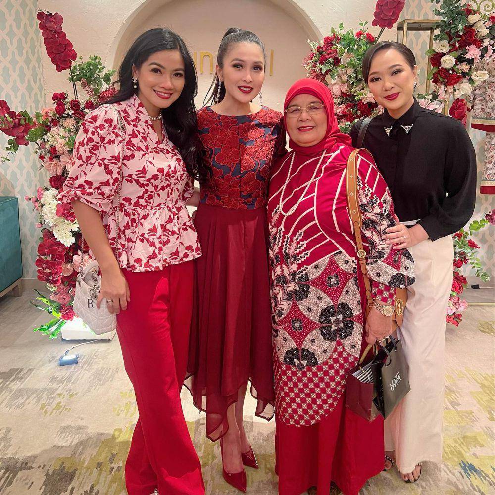 potret Titi Kamal di launching brand Sandra Dewi (instagram.com/titi_kamall)