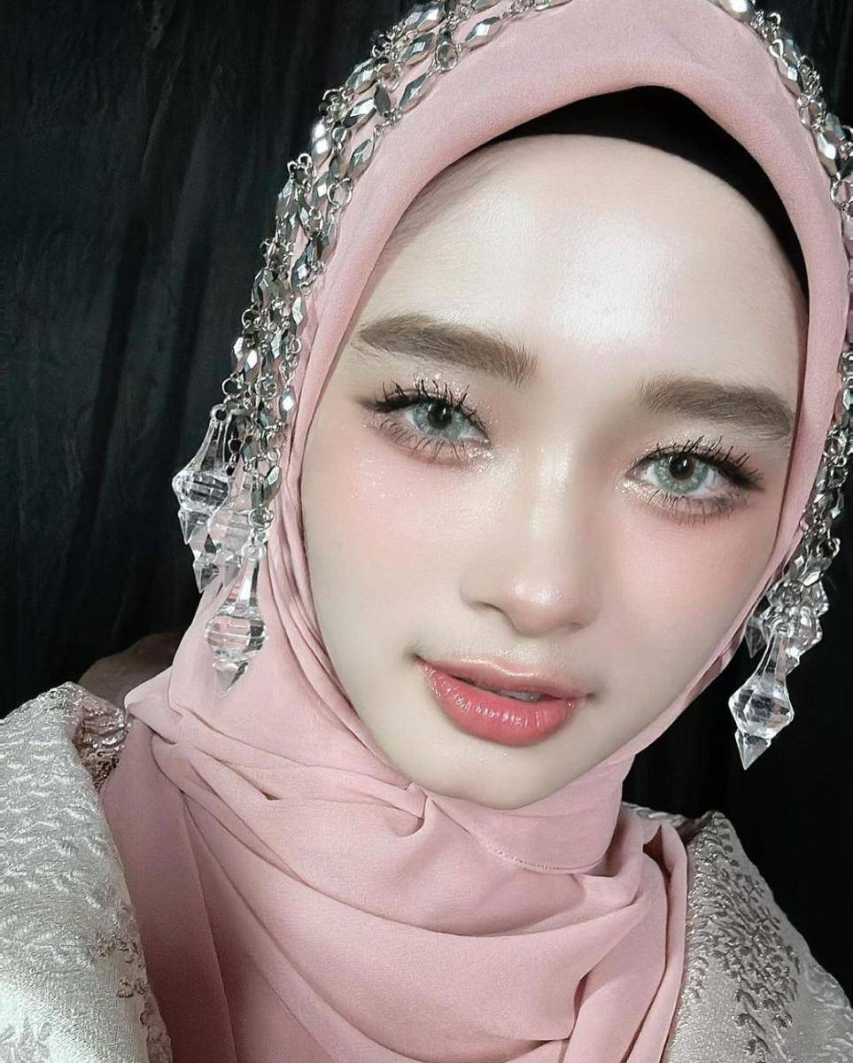 Potret Inara Rusli jadi model fashion show di Makassar (instagram.com/mommy_starla)