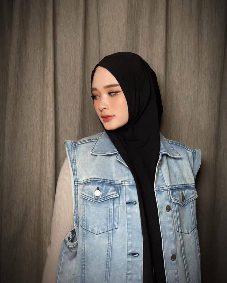 Potret Inara Rusli jadi model fashion show di Makassar (instagram.com/mommy_starla)