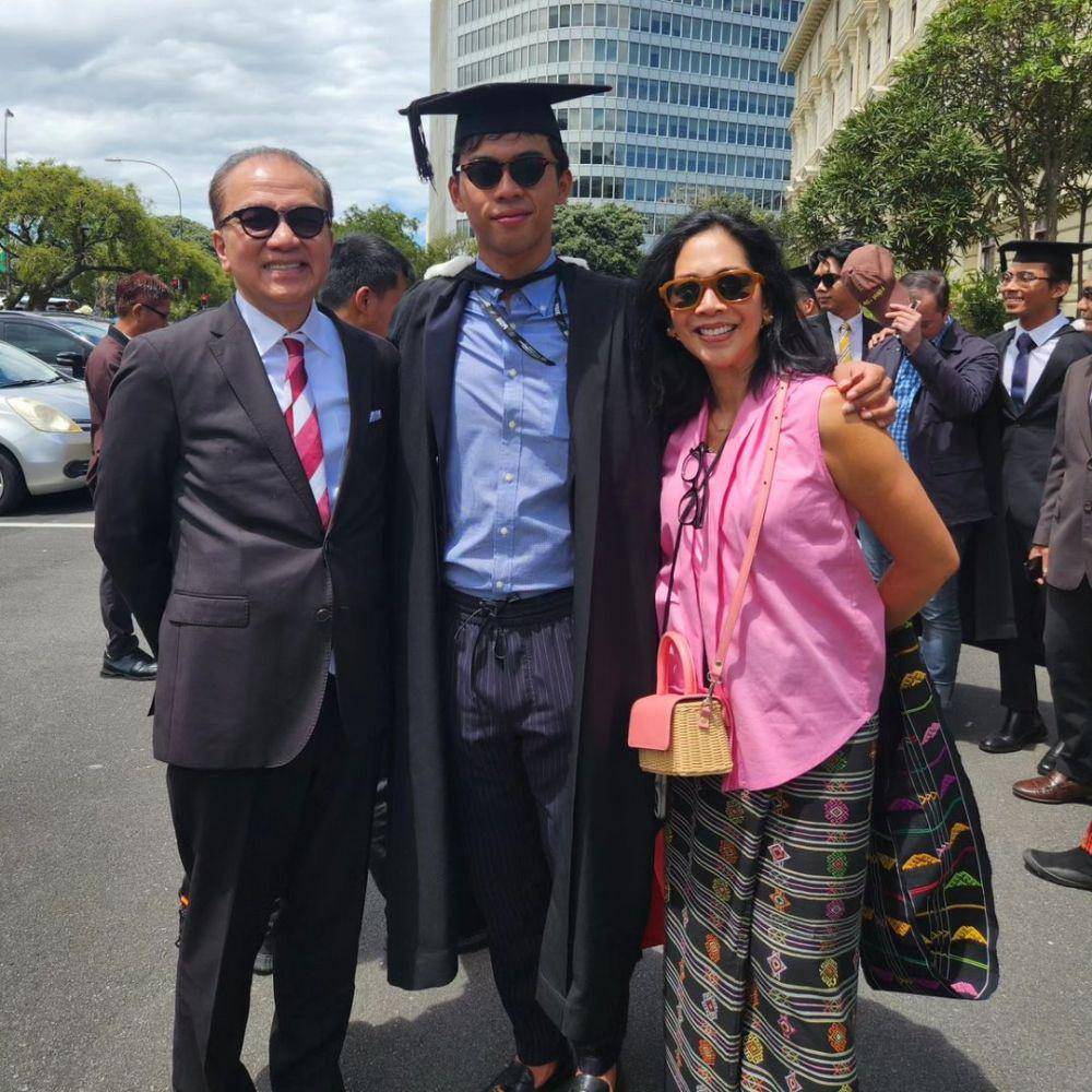 potret wisuda anak Tantowi Yahya (instagram.com/tantowiyahyaofficial)