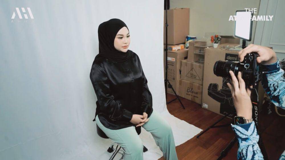 Ameena-Azura foto paspor dan visa (youtube.com/attahalilintar)