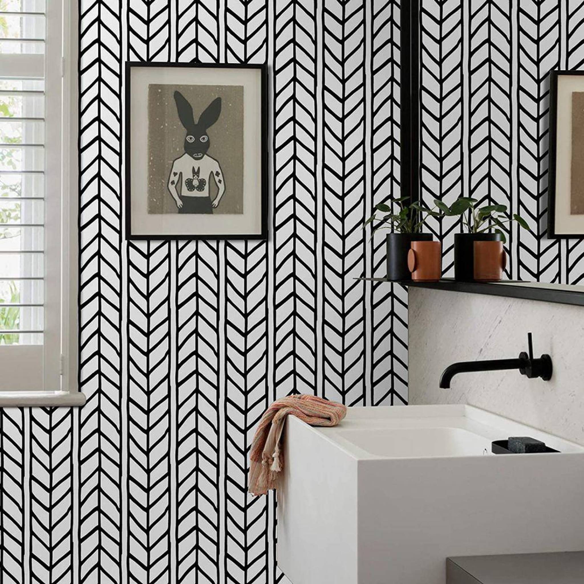 9 Ide Wallpaper Hitam Putih untuk Kamar Mandi yang Estetik | IDN Times