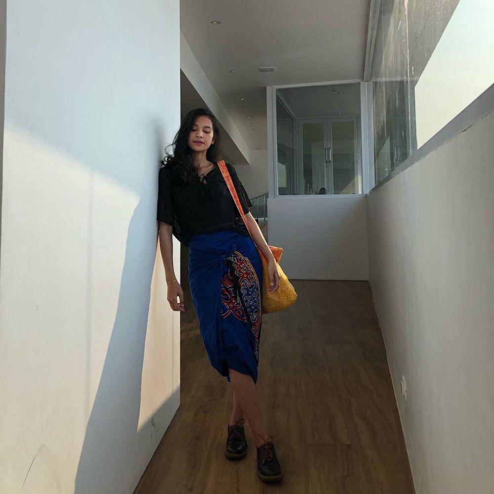 gaya busana etnik ala Indah Permatasari (instagram.com/indahpermatas)