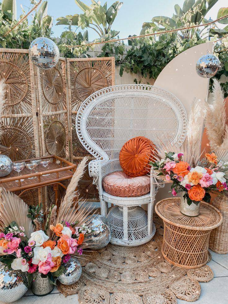 Pernikahan Retro ala Pinterest Predicts 2024. (pinterest.com/Golden Soul Bohemian Rentals)