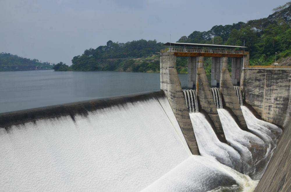 Pintu air Waduk Saguling di Jawa Barat (dok. PLN)
