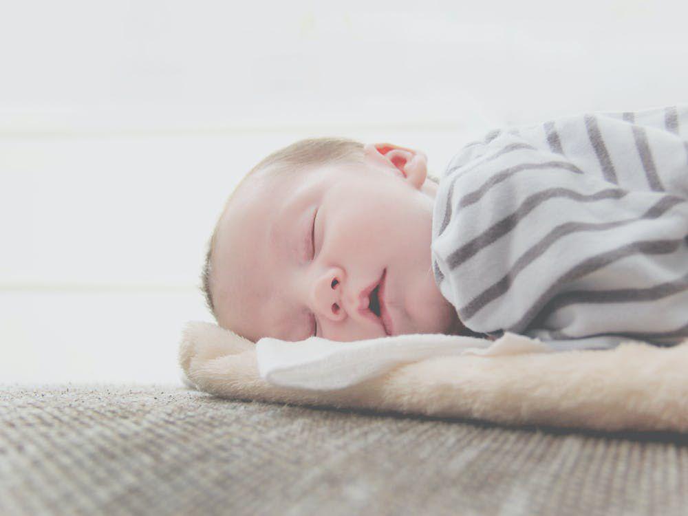 6 Tips Efektif dalam Melatih Sleep Training pada Anak, Konsisten!