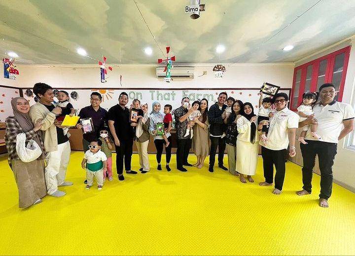 Ladislao di sekolah Adzam (Instagram.com/nathalieholscher)