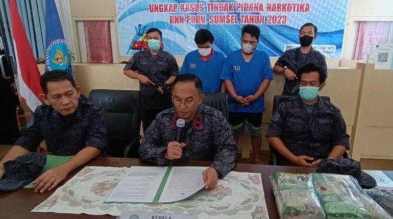 (BNNP Sumsel saat ungkap kasus penangkapan kurir yang membawa sabu 5 Kg saat melintas di Jalintim) IDN Times/istimewa