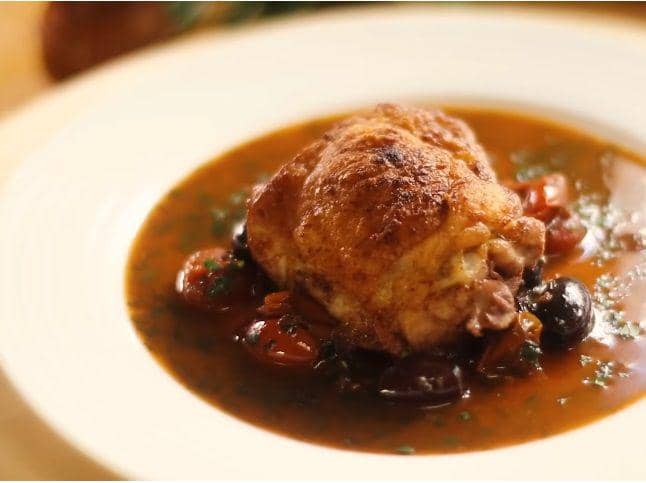 Resep Ayam ala Mediterania, Ditumis dan Dipanggang dalam Satu Wajan