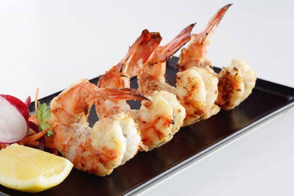 jhinga nisha (instagram.com/royaltandoor_qa)
