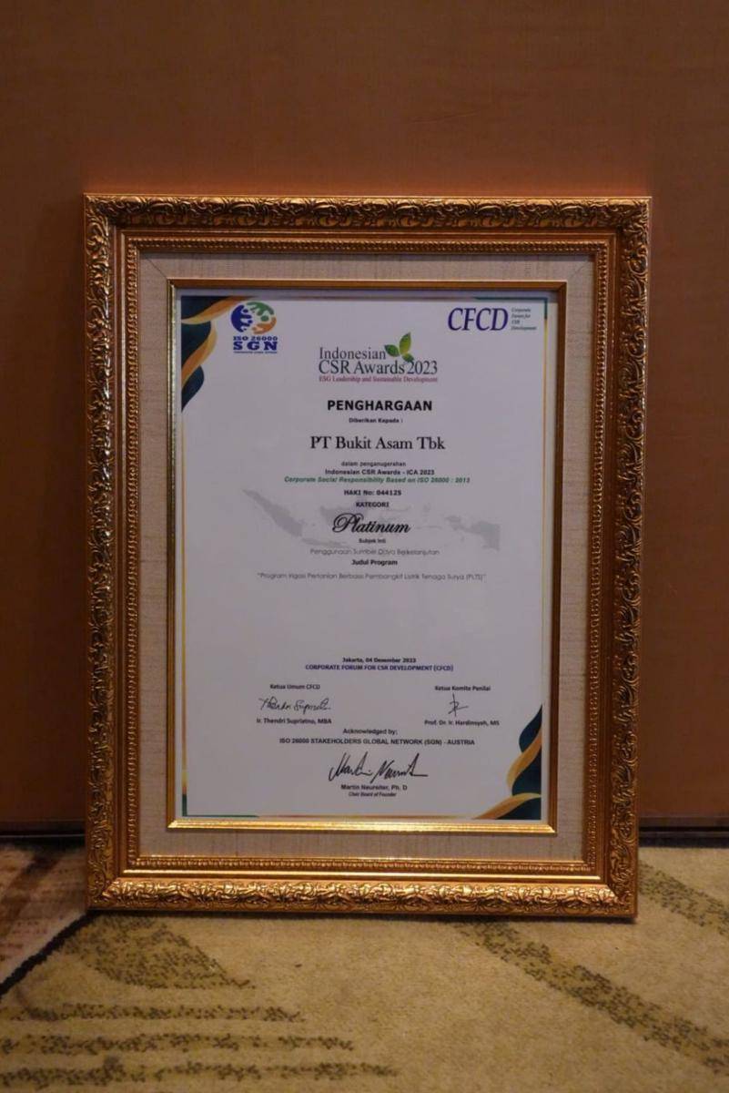 PT Bukit Asam Tbk (PTBA) meraih 3 penghargaan bergengsi pada ajang Indonesia CSR Awards (ICA) 2023 yang diselenggarakan Corporate Forum for CSR Development (CFCD). (dok. PTBA)
