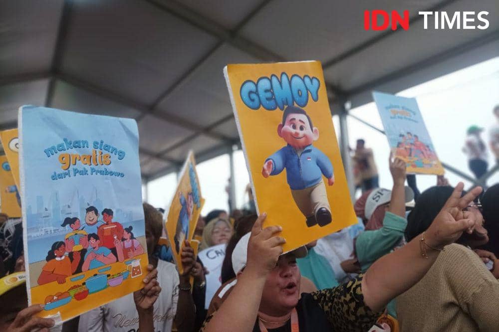 Gembira! Prabowo Penuhi Janji Masak Besar sampai Bagikan Susu di Jakut