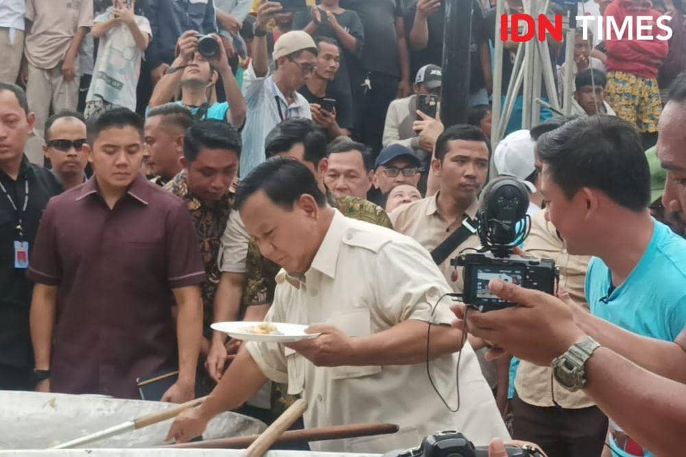 Calon Presiden Nomor Dua, Prabowo Subianto kampanye di Cilincing, Jakarta Utara, Jumat (8/12/2023). (IDN Times/Dini Suciatiningrum)