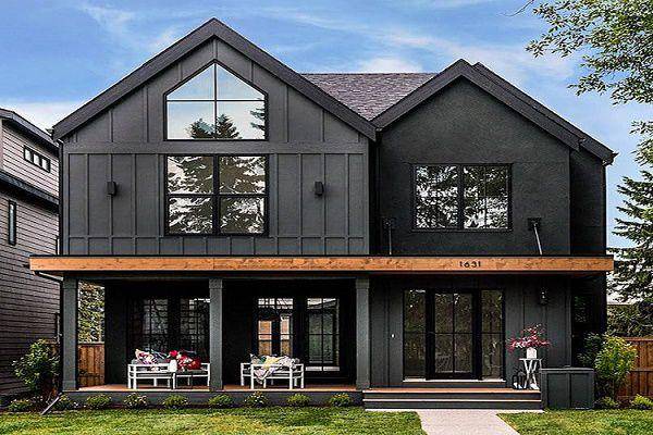 Rumah hitam dengan aksen kayu (decoist.com)