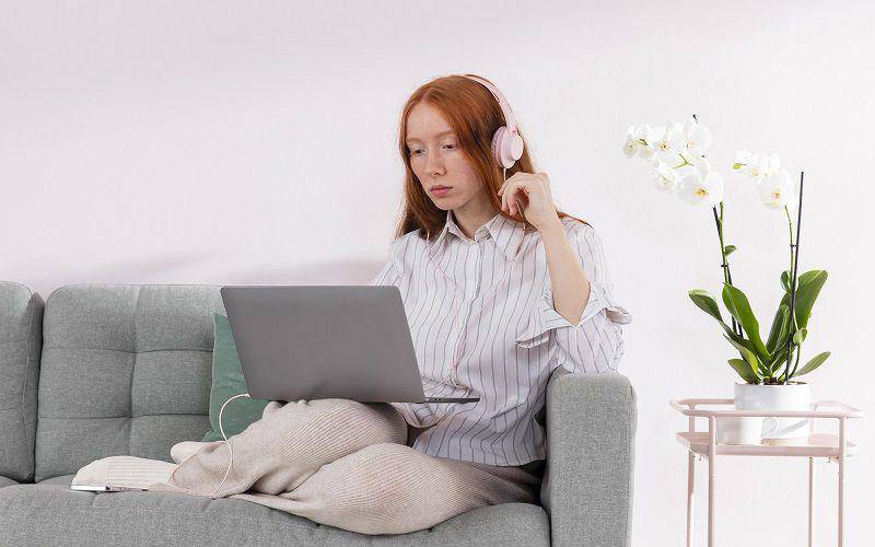 Ilustrasi work from home (freepik.com/freepik)