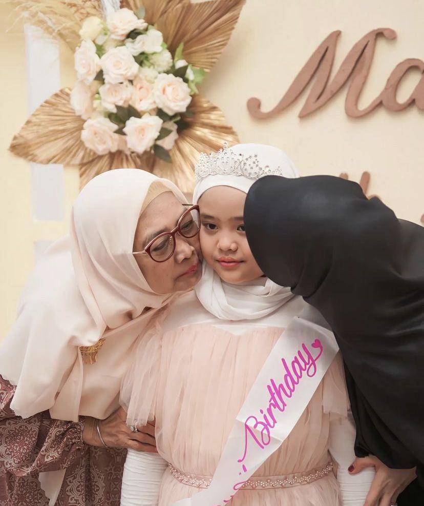 potret ultah ke-9 Maryam, anak Oki Setiana Dewi (Instagram.com/maryam_nusaibah_abdullah)